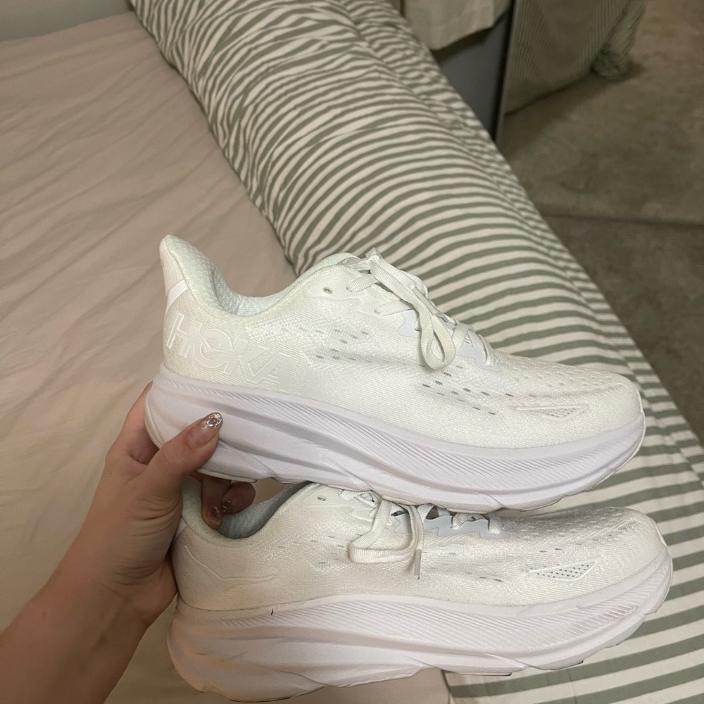 Hoka Clifton 9 sneakers